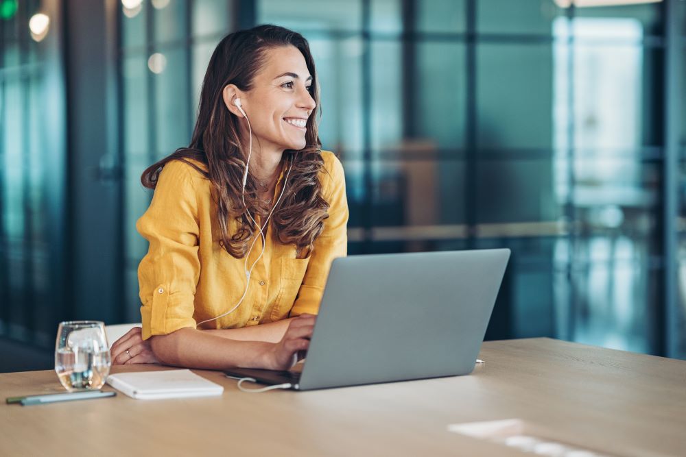 woman at laptop smiling 