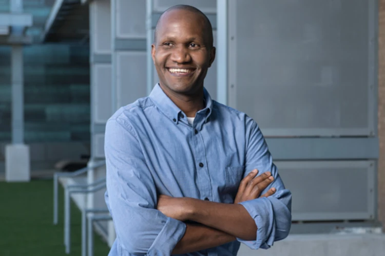 Bryan Mogaru headshot