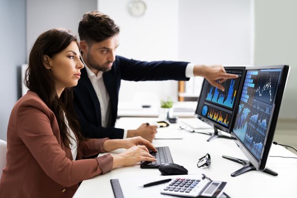 data analytics degree professionals looking at computer